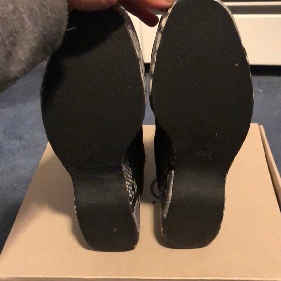 **SOLD** Urban Outfitters Snakeskin Platform Boots - Picture 8 of 10